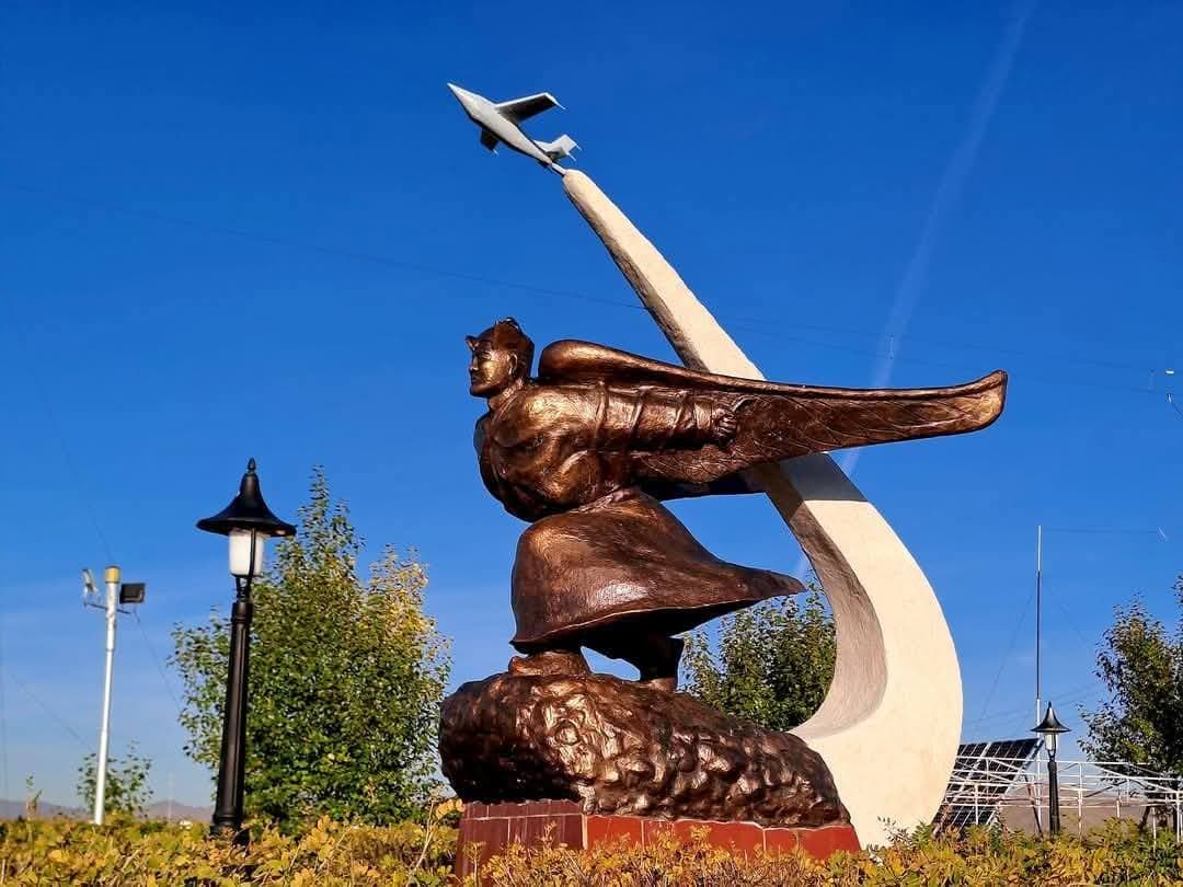 Bronze monument to Shükherch Gelenkhüü outside Mörön Airport.
