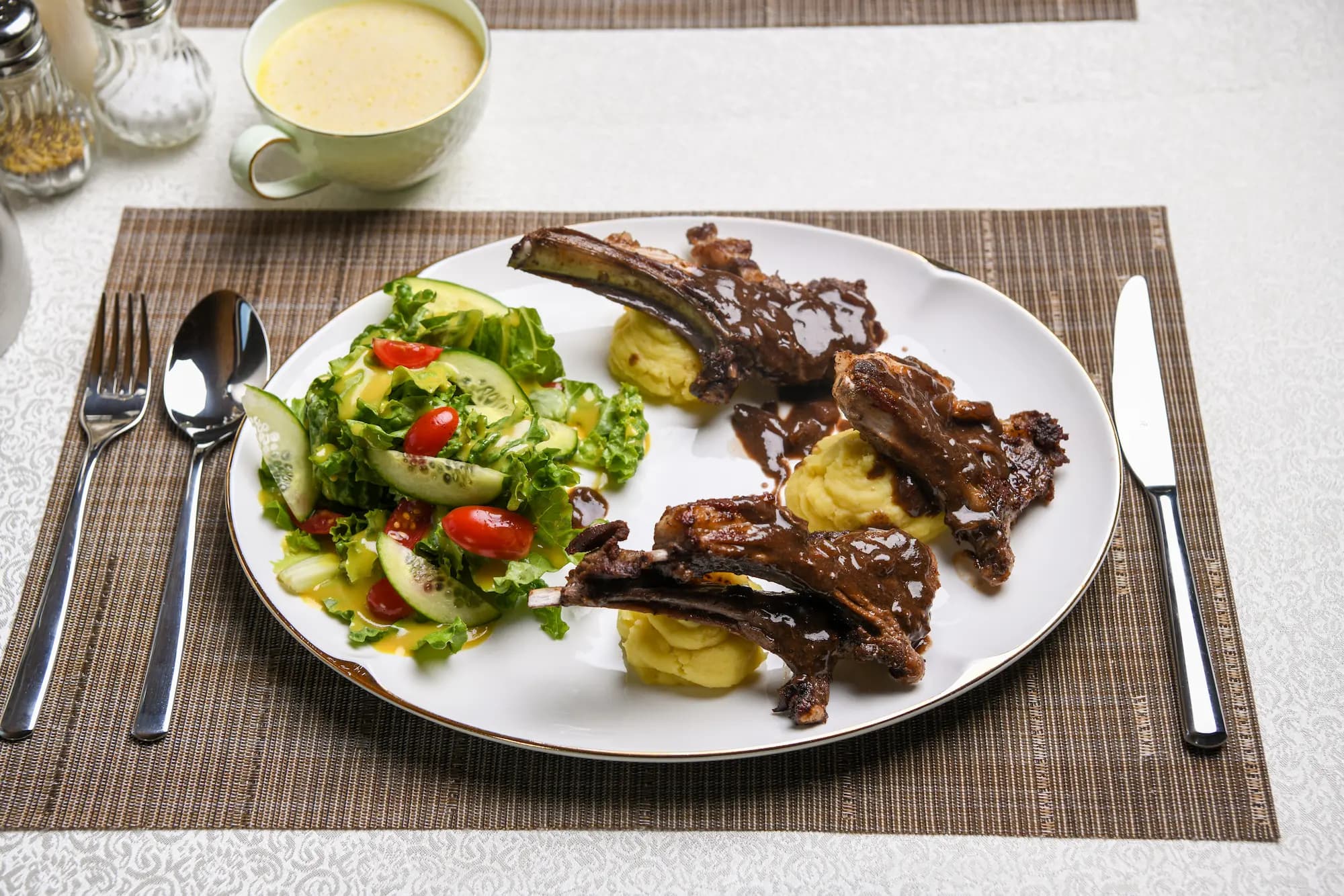 restaurant — carousel — 04